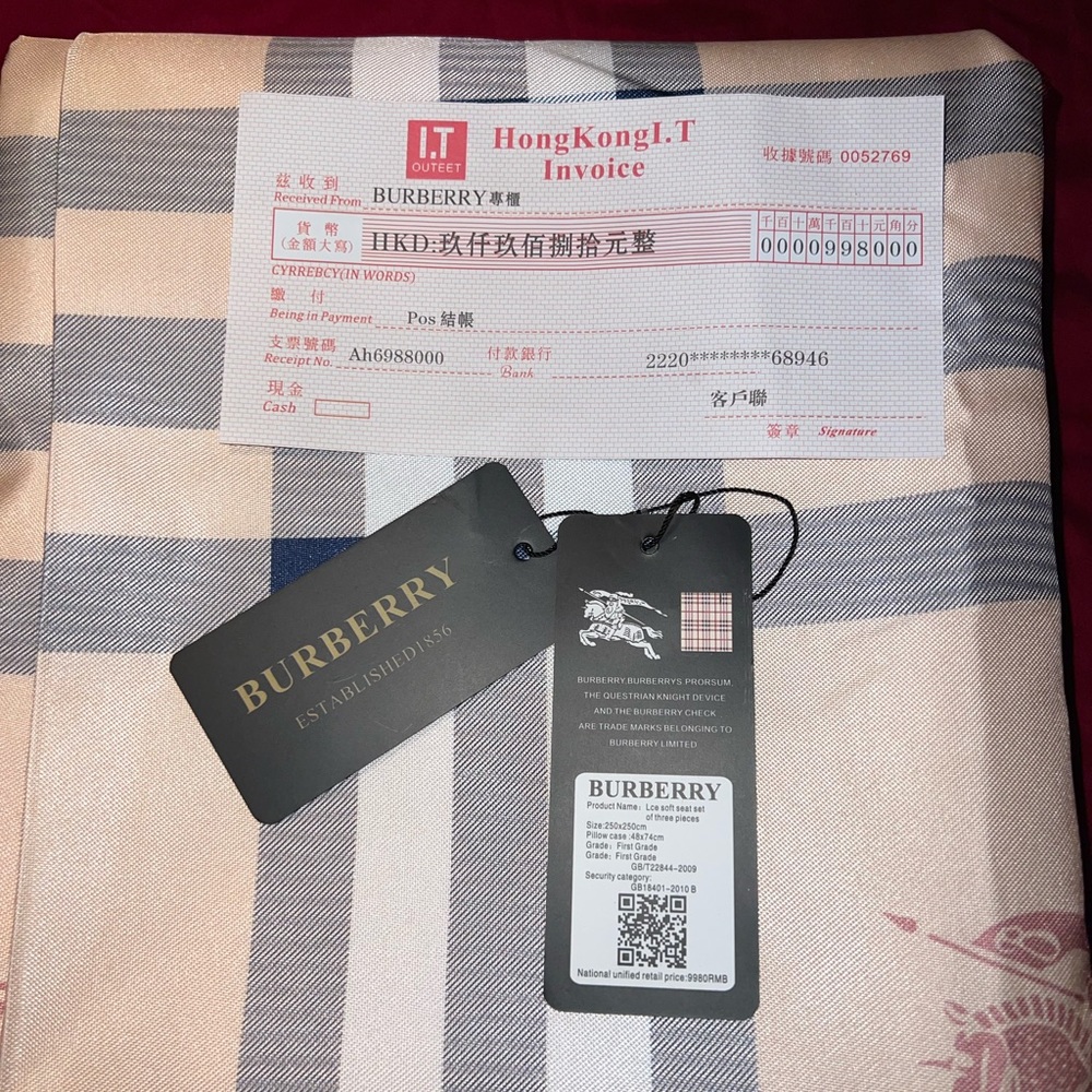BURBERRY  Silk Summer Quilt